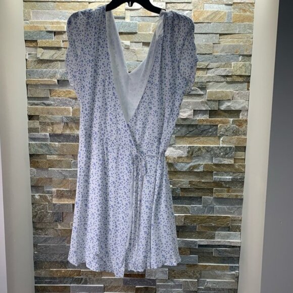 Lush Star Print Wrap Dress - Picture 4 of 7
